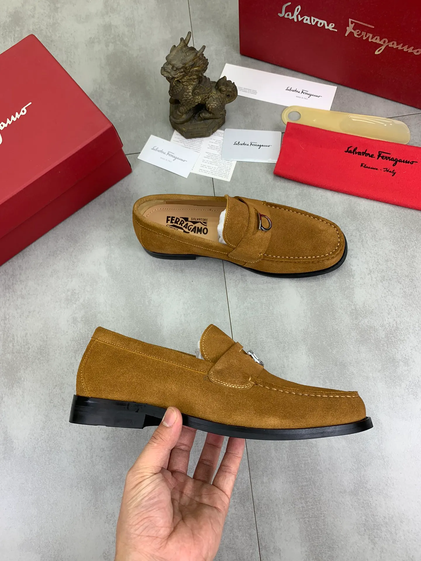 Men's Men's Shoes 💰P460💰[New Style] Water-dyed Niuli 🆘[Salvatore Ferragamo] Ferragamo's latest casual business leather shoes for men! Available at counters simultaneously! The fabric is made of specially imported original calfskin, the lining is made of imported water-dyed cowhide, and the original combination outsole is absolutely luxurious and leads the fashion trend. Matching code: 38-45; black or blue optional